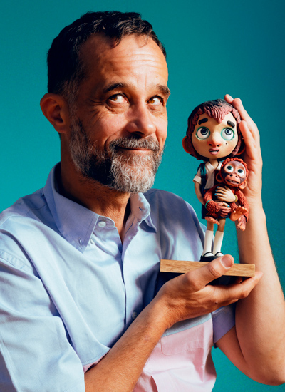 <p>Claude Barras se forma em ilustração para crianças na escola Emile Cohl, em antropologia e imagens digitais na Universidade Lumière de Lyon, e em infografia 3D na Escola Cantonal de Arte de Lausanne. Após seus estudos, co-realiza com Cédric Louis o curta-metragem animado <em>Banquise</em>, selecionado para a Competição Oficial no Festival de Cannes de 2006. Em seguida, Barras assina, para o coletivo de animação Hélium Films, cerca de dez curtas-metragens de animação, como <em>Le génie de la boîte de raviolis</em>, <em>Animatou</em>, <em>Sainte-Barbe</em>, <em>Land of the Heads</em> e <em>Chambre 69</em>, entre outros, que são selecionados e premiados em diversos festivais. Paralelamente, ele ensina animação nas Artes Aplicadas de Genebra e na escola Poudrière em Valence. Em 2013 começa a realizar seu primeiro longa-metragem, <em>Minha Vida de Abobrinha</em> (<em>Ma Vie de Courgette</em>), revelado em Cannes em 2016. O filme, distribuído em mais de 60 países, atrai mais de 175.000 espectadores na Suíça, 800.000 na França e recebe numerosos prêmios, incluindo dois César e uma nomeação ao Oscar. Em 2024, estreia seu segundo longa-metragem, <em>Selvagens</em>, apresentado na Seleção Oficial no Festival de Cannes.</p>
